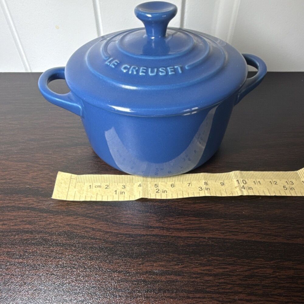 Le Creuset Blue Round Enamel Casserole Pot with Lid, 5 in Diameter - Picture 7 of 8